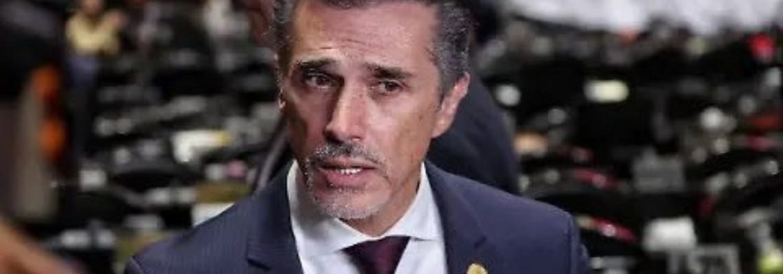 Sergio Mayer renuncia a la militancia de Morena