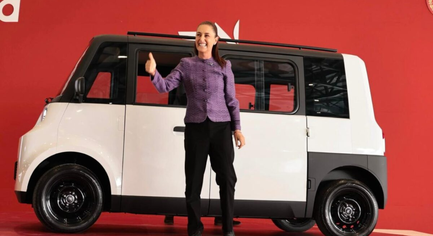 Olinia ya rueda: Sheinbaum maneja el primer auto eléctrico mexicano