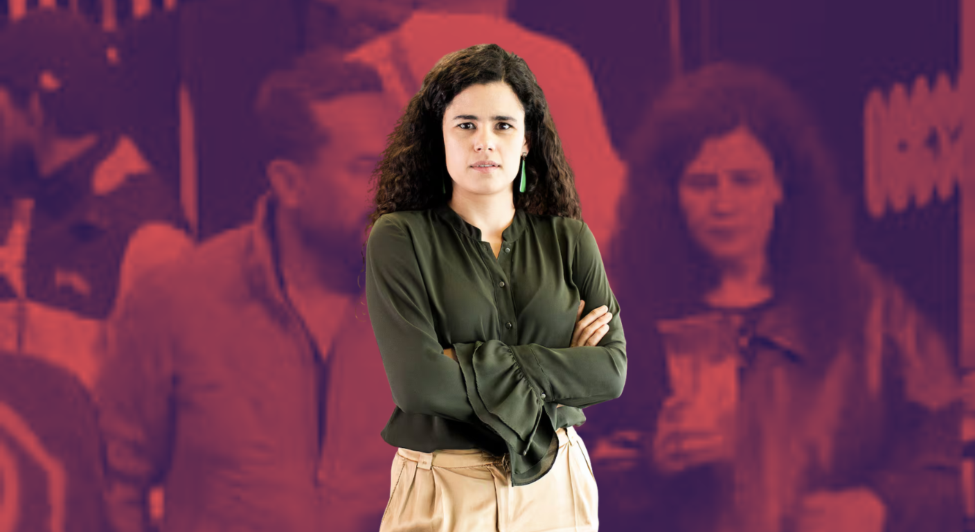 Luisa María Alcalde recibe críticas por supuesto consumo de alcohol en concierto